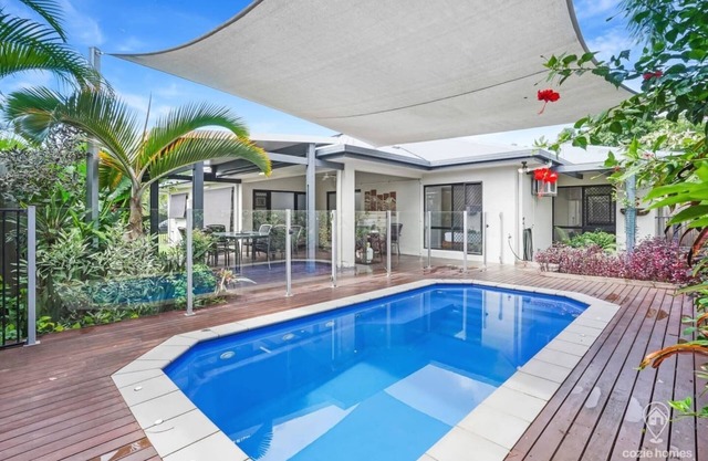 Driftwood House - Spacious Family Retreat with Pool & Alfresco Dining Near the Beach