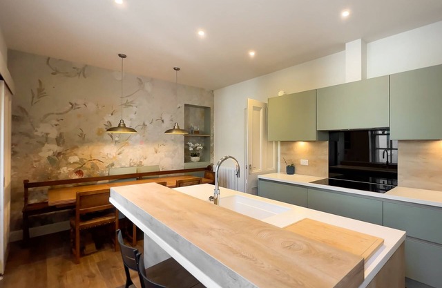 Drumcarrow - a beautifully renovated, spacious and modern 5 bedroom, 3 bathroom split level townhous