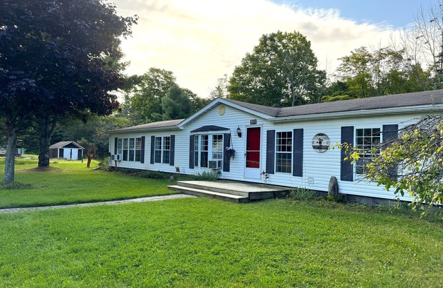 Drummond Island Hotel & Vacation Homes - Channel Road Charmer