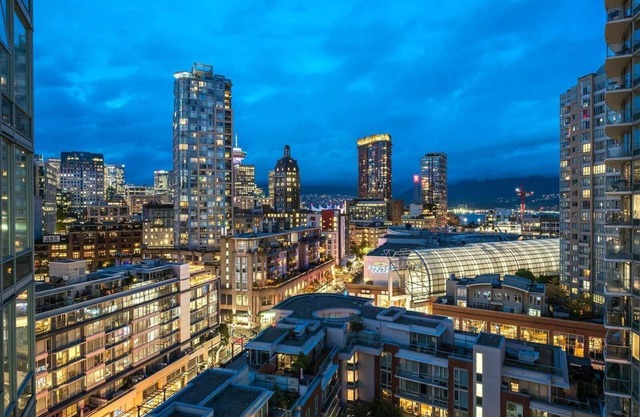 DT 2BR + 2BA w/Parking and View