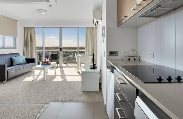 Dual Key Apartment with Wifi Pool and Parking