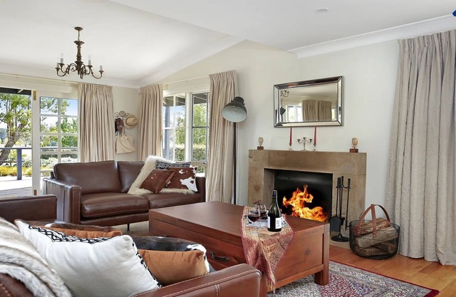 Duncraig House –open fireplace, spa, pet friendly