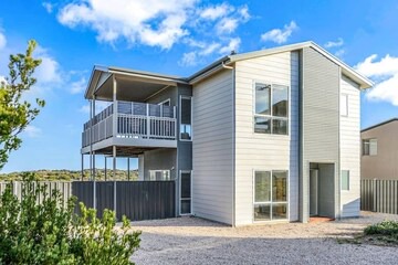 Dunescape 4BR with NBN and Sea Views