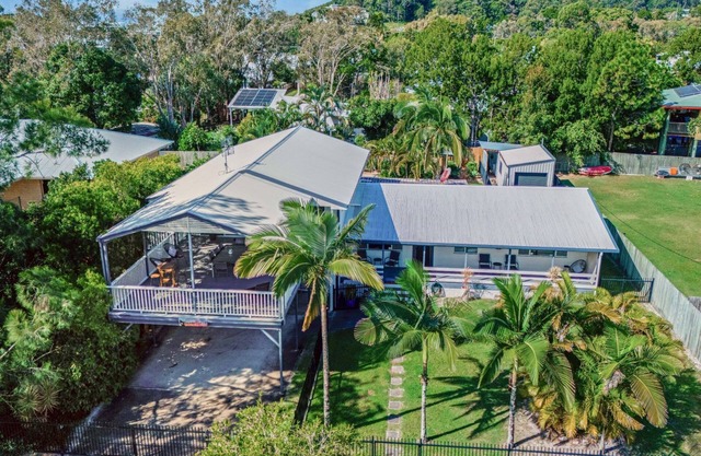 Dunworkin - Rainbow Beach. Room for everyone and pet friendly! Free Wi-fi. Pool