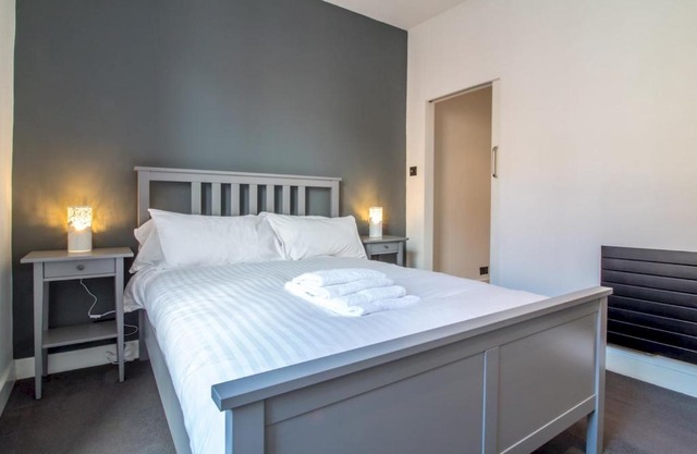 Duplex, 1BR Apartment, Sleeps 4, Newhaven Harbour