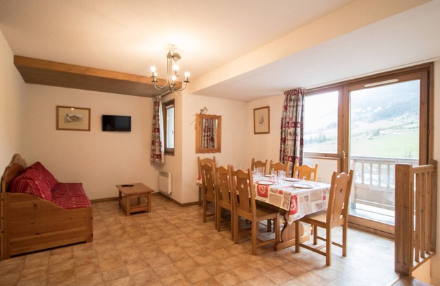 Duplex 8 pers, pied des pistes, Val Cenis, parking, Wi-Fi, proche commerces