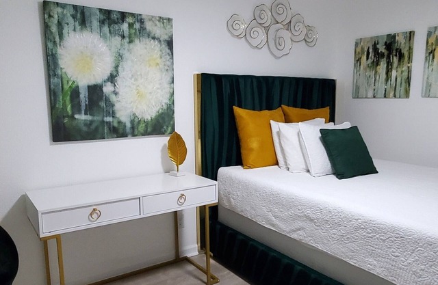 Duplex Home - Unit A & B Near DWTN & ATX Airport