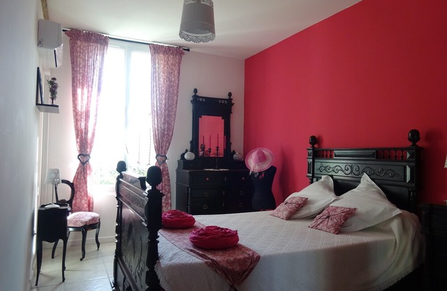 DUPLEX IN OLD MASTER HOUSE WITH POOL, PARKING, BEACHES 8 km