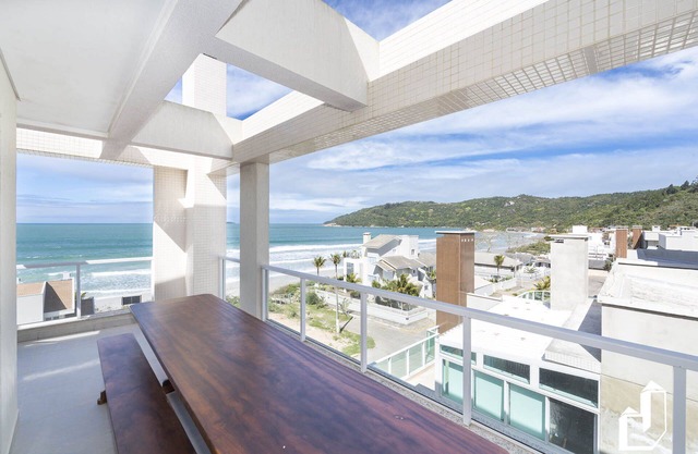 Duplex penthouse with sea view