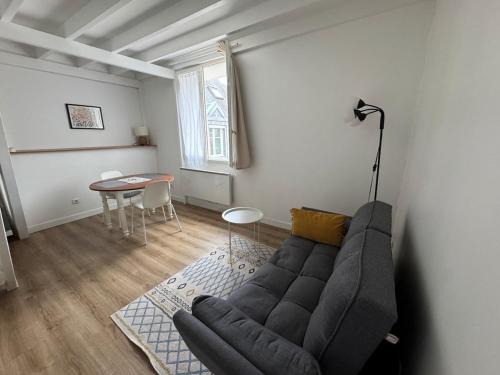 Duplex place Louis XI Orléans