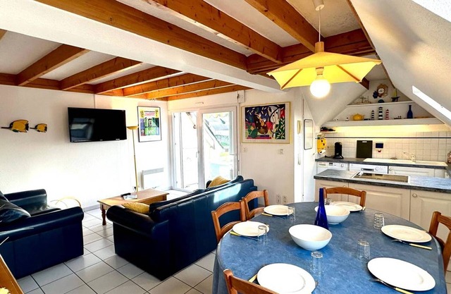 Duplex T3 avec Piscine à 350m de la Plage – 6 Couchages, Balcon, Parkings, Proche Commerces
