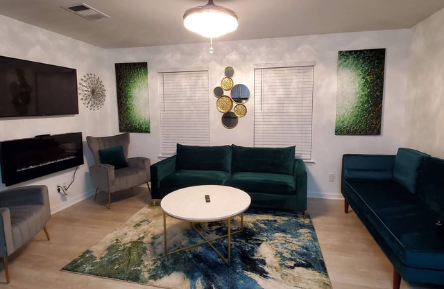 Duplex - Unit B Near DWTN & Austin-Bergstrom Airport