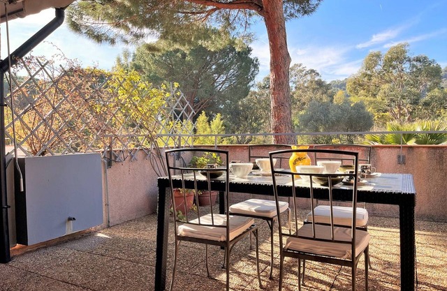 Duplex with Pool, 2 Terraces, and Private Parking near Cavalière Beach