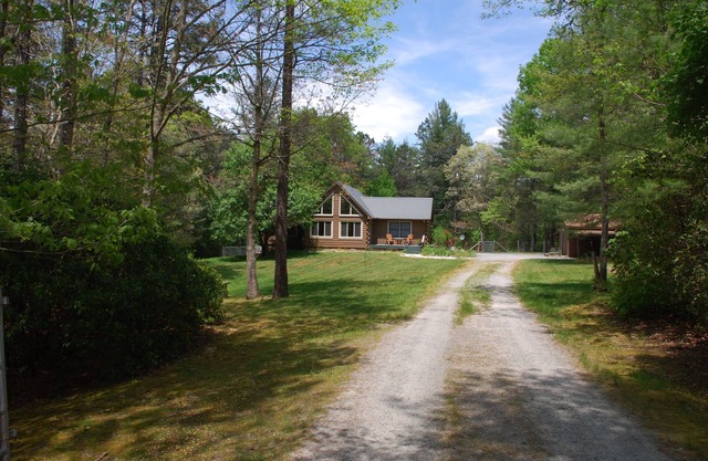 Dupont, Waterfall, Wifi, Fenced Yard, Pets Ok, 40 acres