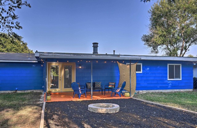 Dutch-Inspired San Antonio Home w/Fire Pit!