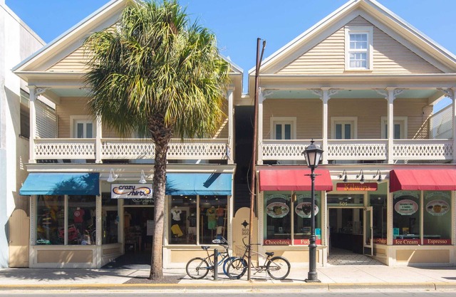 Duval Dream Loft- Pvt. Balcony Overlooking Duval!