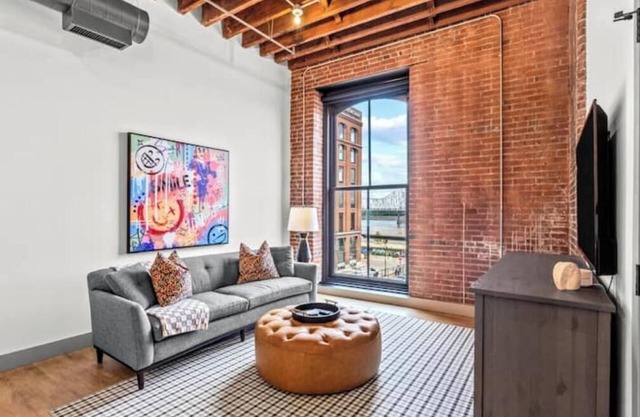 DWTN Riverfront Loft Gated Parking W/D