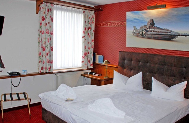 DZ 109 - DEB 014 maritime hotel with adventure gastronomy