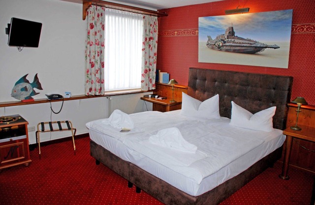 DZ 203 - DEB 014 maritime hotel with adventure gastronomy