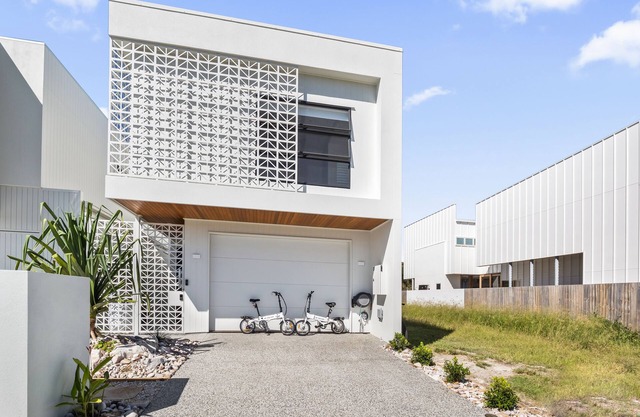 E-Bikes Heated Pool Beachfront Villa Pet Friendly