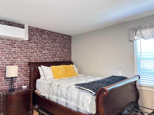 E3 Centrally located in Carytown fully fenced
