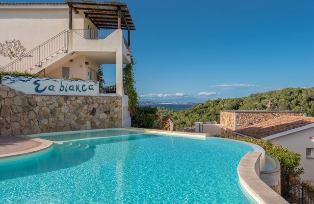 Ea Bianca Trilo 2Km From The Beach, Baja Sardinia, Italy