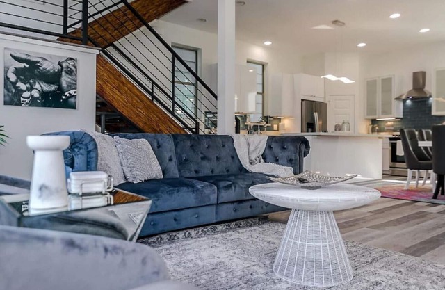 EaDo Signature - East of Downtown Spacious Home