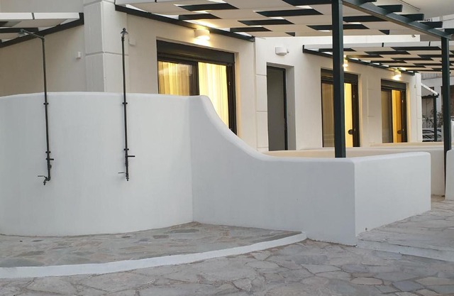 Eantos Studios and Suites