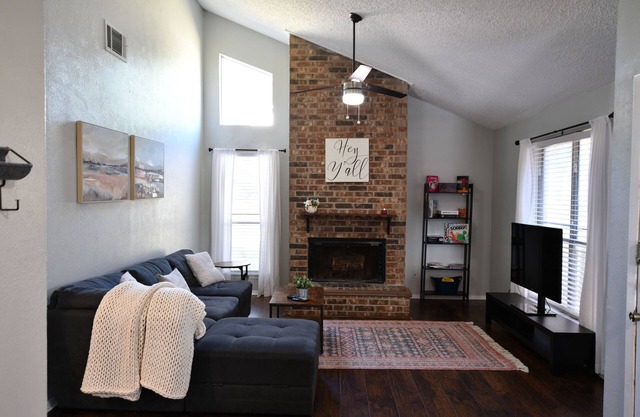 Early Checkin/free breakfast/AT&T Cowboys/pets ok