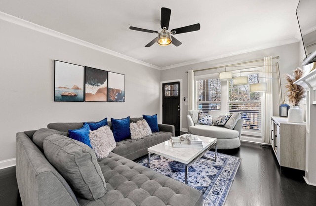 East Atlanta Gem 5BR, 4BA, 2 Kitchens, Near EAV + Downtown Fun