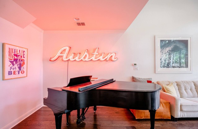 East ATX Luxury Home + Saltwater Pool + Near Downtown + on Lady Bird Lake Trail