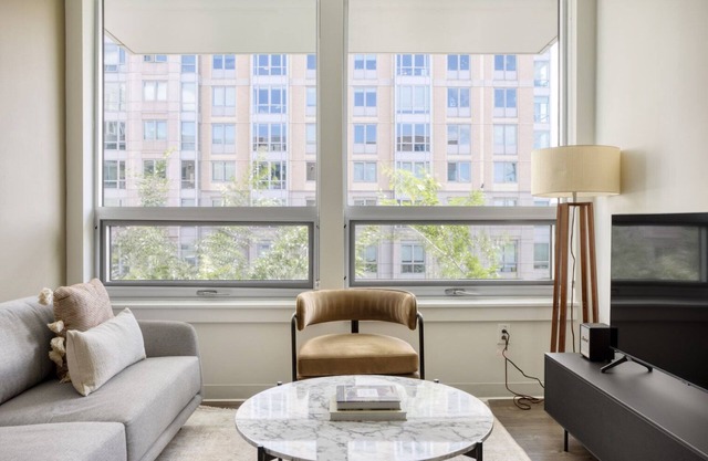 East Cambridge 2BR w/Gym & W/D, near Lechmere T