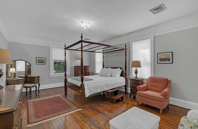 East River Water Views and marina access in walking distance
