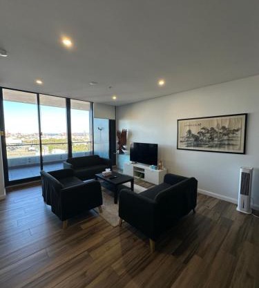 Eastern Suburbs APT near Beach and Shopping mall