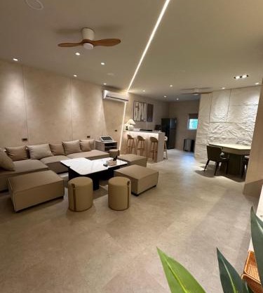 Easy Stay Club