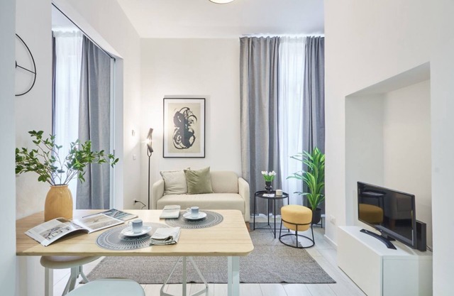 Easylife - Elegant minimal apartment with botanical touches