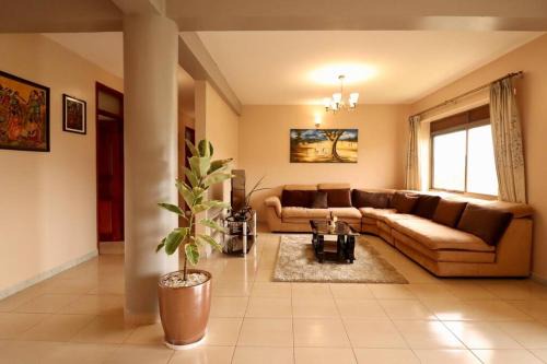 Ebony Luxury Courts-Entebbe