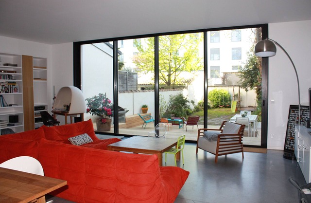 Echoppe renovated by architect of 23O m2 - 5 Ch in peace with garden