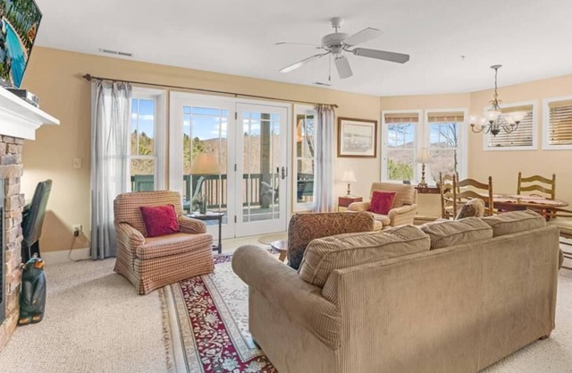 Echota Wintergreens R1622- Mountain Condo, Gated Resort, Indoor/Outdoor Pools and Hot Tub, Fitnes...