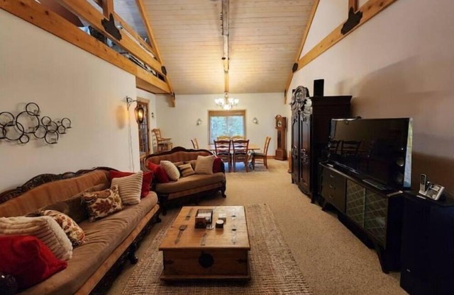 Eclectic Boho Farm Lodge Secluded and Rustic