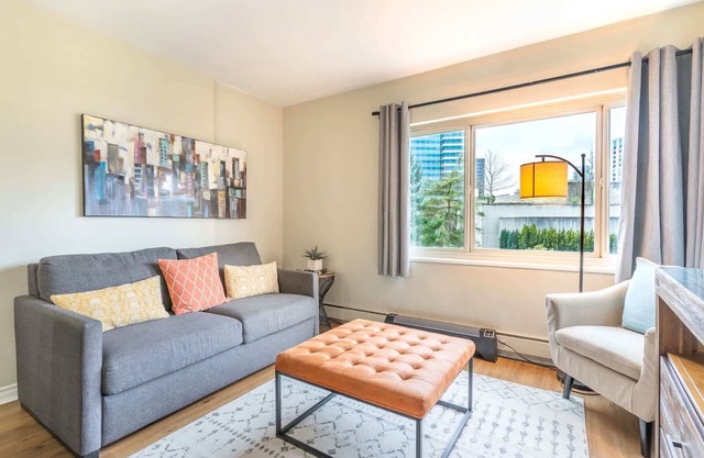 Eclectic Downtown & Cap Hill, King bed, Kitchen