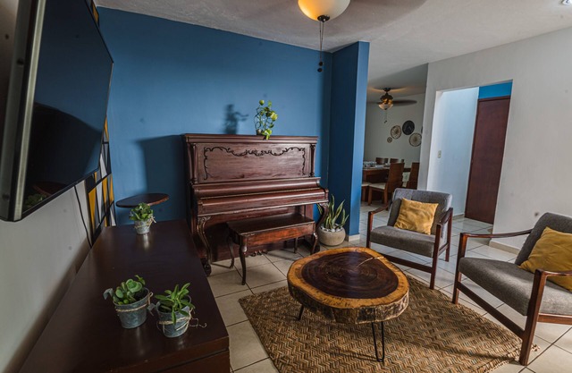 ECLECTIC House w/3BR AC, Pool & Great LOCATION!