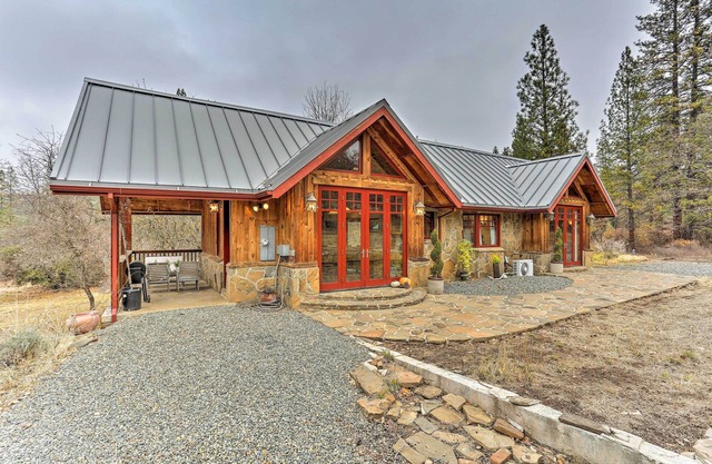 Eclectic Shasta Cascade Getaway on 15-Acre Ranch!