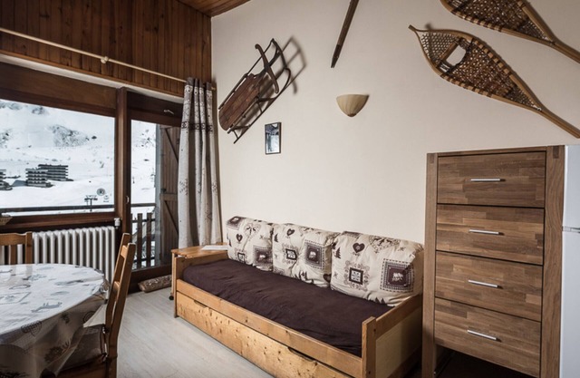 Eco Apartment with Balcony · Near Slopes & Shops · WiFi · Pets Allowed