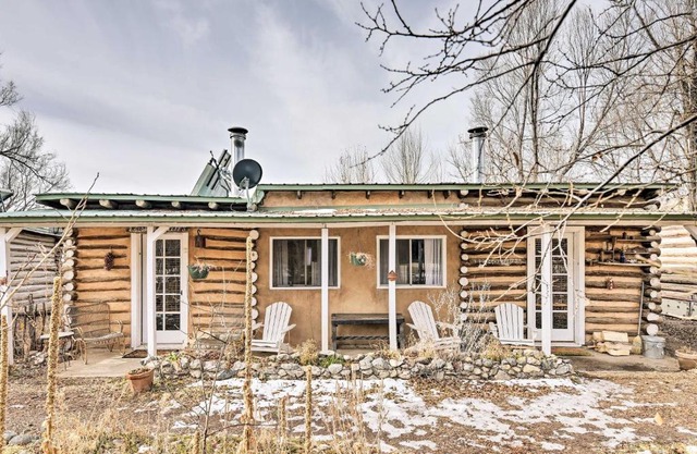 Eco Cabin w/ Hot Tub Access - 16 Mi to Taos!