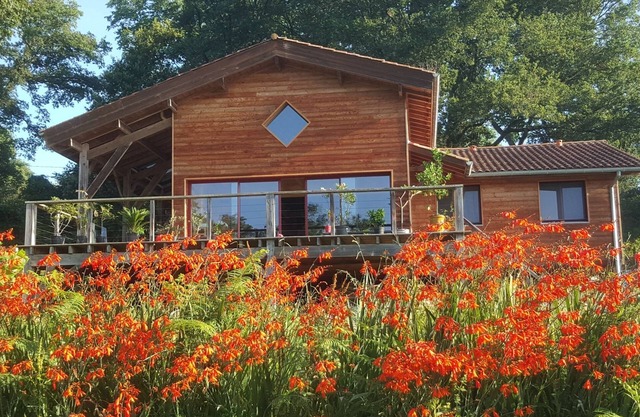 Eco-lodge Villa on Stilts-Swimming pool/Bikes/Plancha- near Bayonne and Hossegor