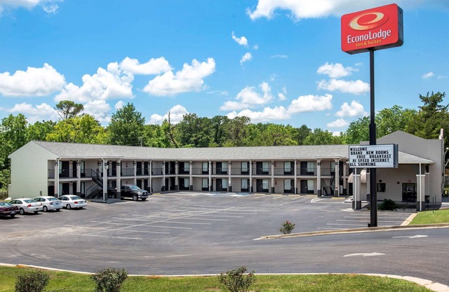 Econo Lodge Inn & Suites