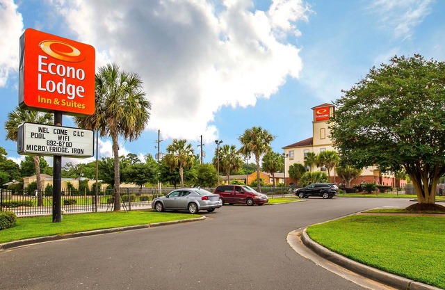Econo Lodge Inn & Suites Beaumont