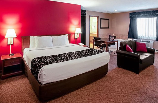 Econo Lodge On the Bay