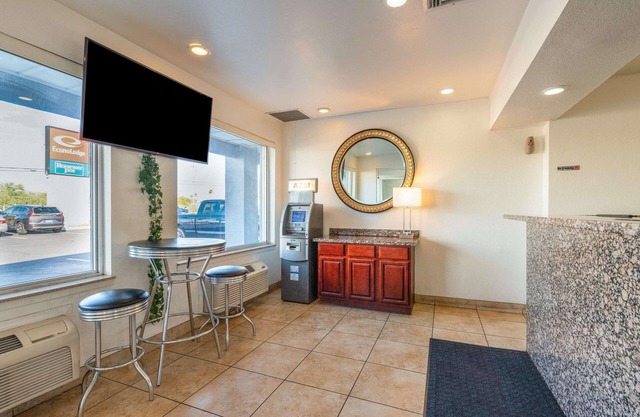 Econo Lodge Phoenix North I-17